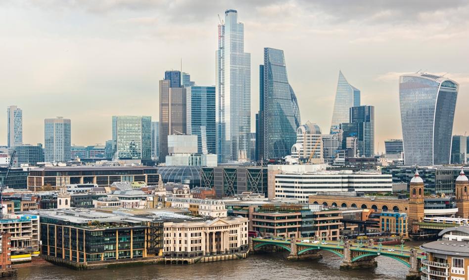 The US warns London. In the background a Chinese embassy next to financial centers