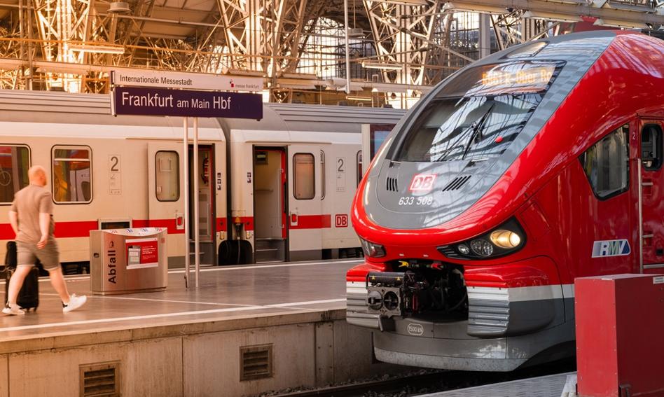 The composition was stopped and passengers were asked because ... the train was dirty