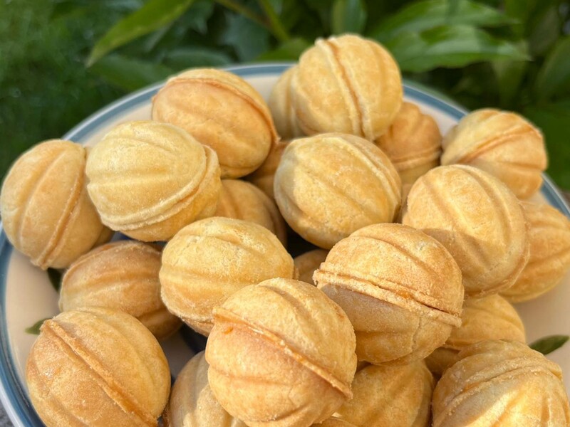 This is the most successful recipe. Mix everything as written, and nuts with condensed milk will turn out very tasty
