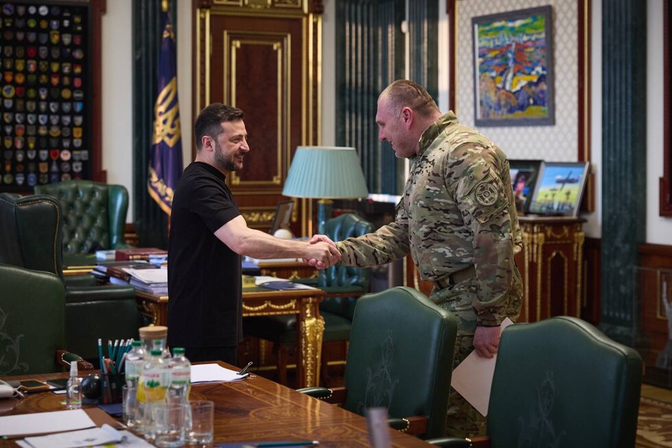 Zelensky, who is pulled up 15 times, at a meeting with Malyuk lit up pumped biceps. Photo 1