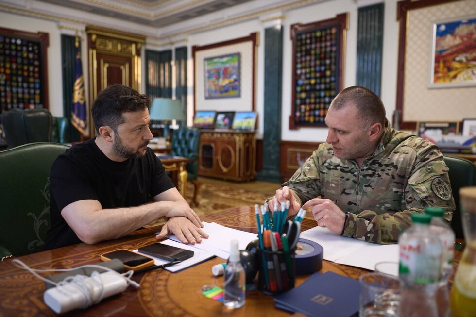 Zelensky, who is pulled up 15 times, at a meeting with Malyuk lit up pumped biceps. Photo 2