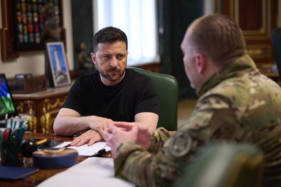 Zelensky, who is pulled up 15 times, at a meeting with Malyuk lit up pumped biceps. Photo 3
