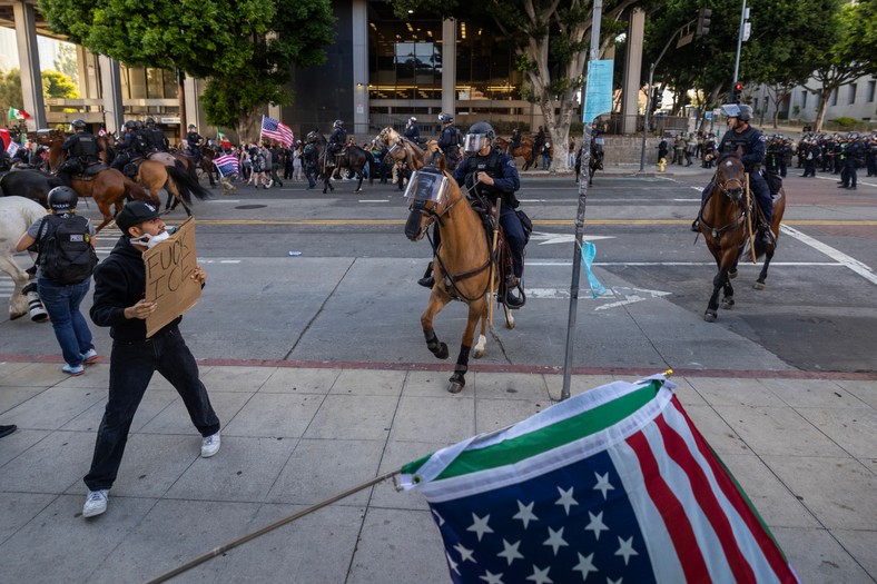 Horse police are trying to master the protests in Los Angeles, June 11, 2025.