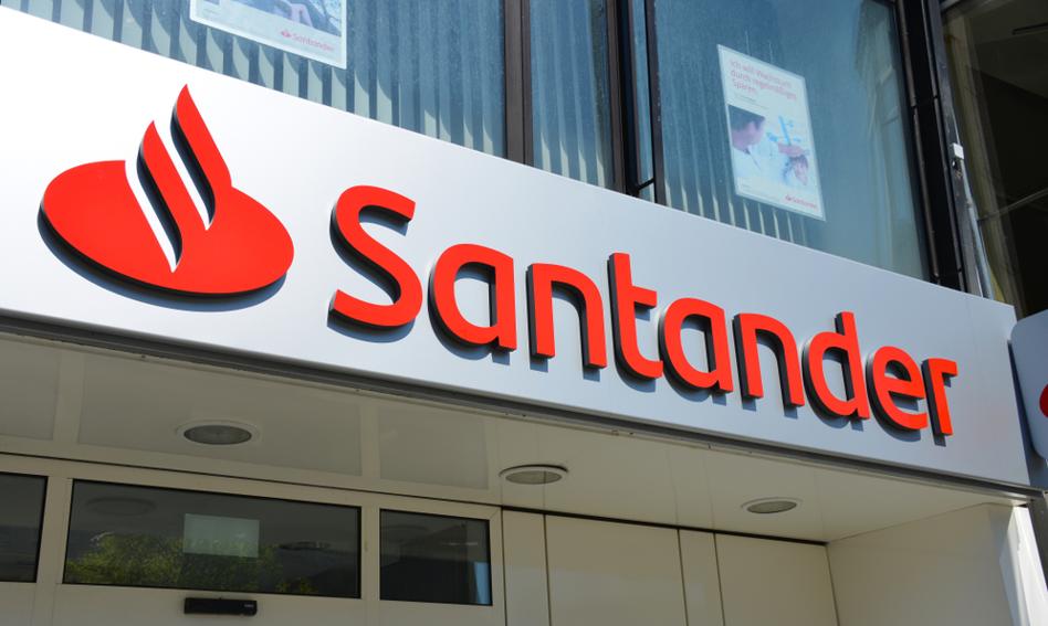 Santander "Orders the documents". Santander Consumer Bank for over 3 billion will go to SCF
