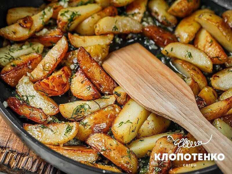 Add this ordinary product - and fried potatoes will turn out to be incredibly tasty. Fast recipe