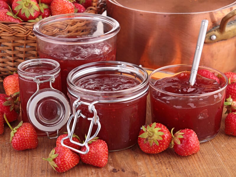 Three ingredients, 40 minutes of time - and incredible strawberry jam is ready. A very simple recipe