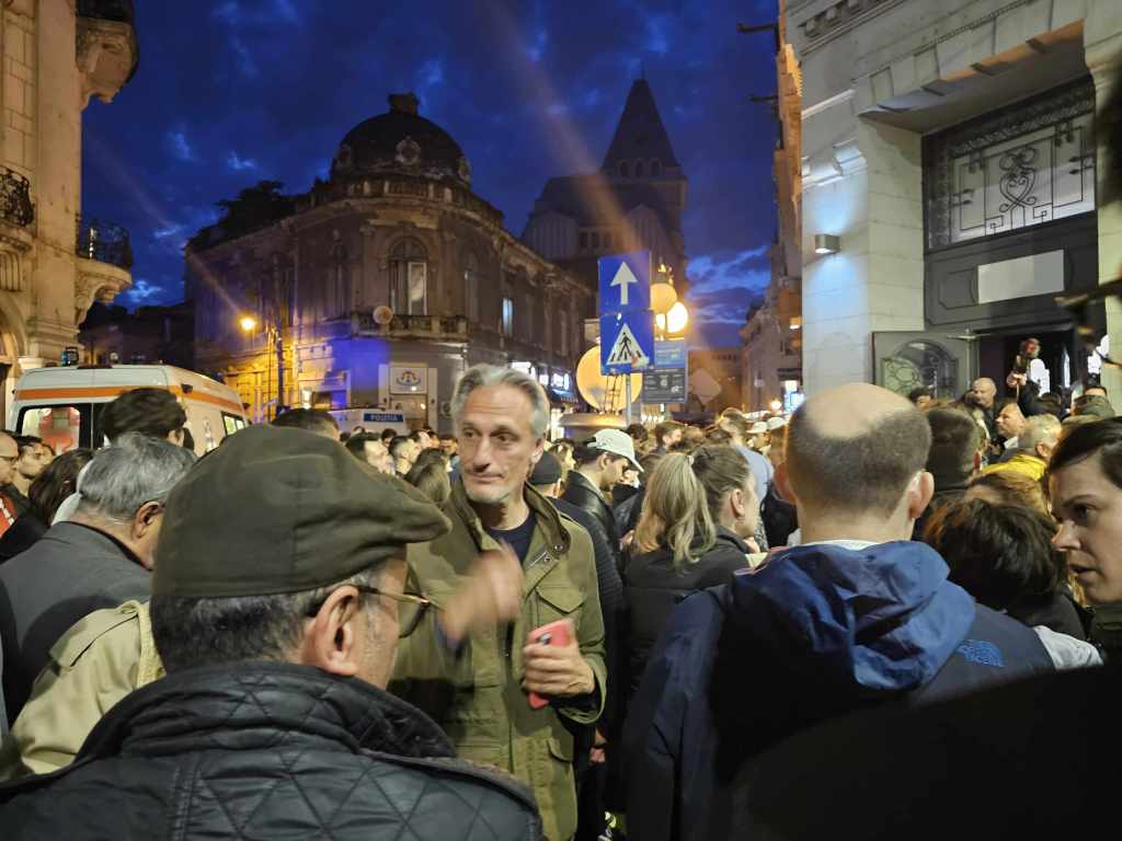 Matei Păun, among the supporters of Nicușor Dan, May 18, 2025. Photo: Hotnews
