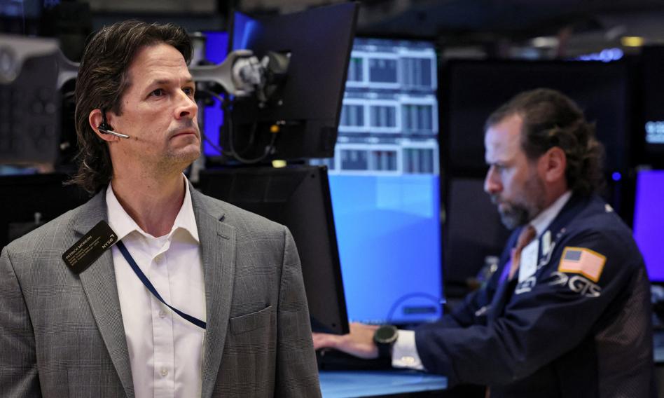 S & P500 close to the record. Oil and gold downwards