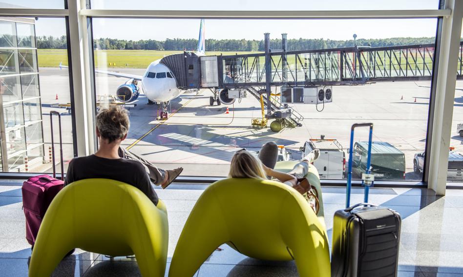 Is flying a passenger aircraft during conflicts safe? The expert explains