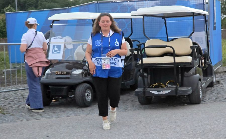 Arriving at the stadium, fans were taken over with special cars What a lesson at the Champions League final! Top facilities for people with disabilities