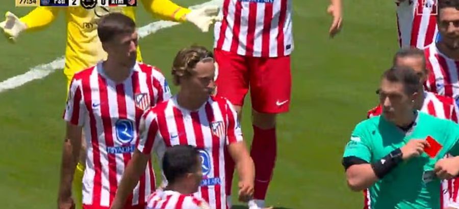 Istvan Kovacs eliminated Clement Lenglet (two warnings) for protests in PSG - Atletico 5-0 / Photo: Dazn Hit for Istvan Kovacs! »The FIFA + Romanian referee was left without a match after the US debut!