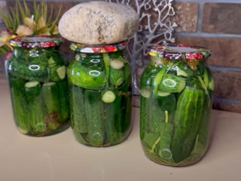 Spicy and crispy pickled cucumbers will turn out if you add mustard at the end. Marinade recipe