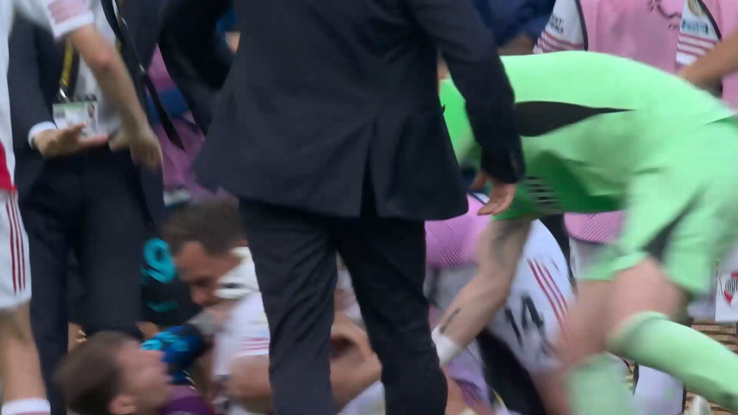 Tensioned scenes at Inter - River Plate. Cristi Chivu, directly involved