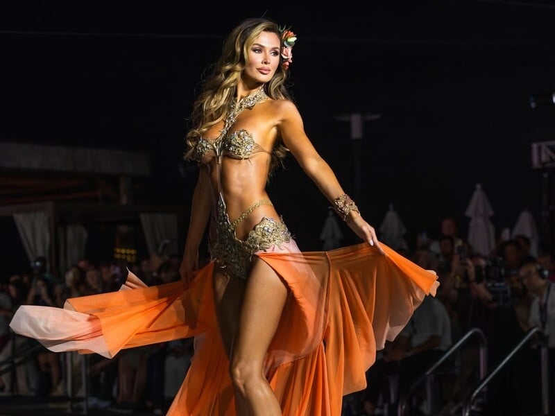 In Miami, the models were lit in the most frank bikini. Photo