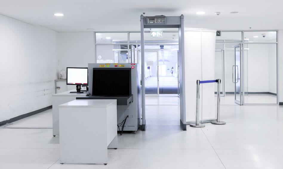 After the tragedy in Nogent, France will test the detection gates at the entrances to school