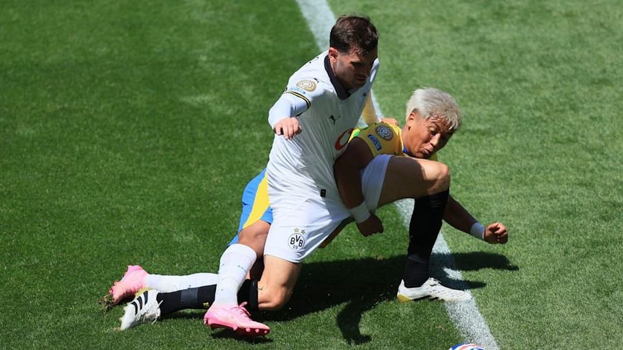 Pascal Gross (white) wears long sleeve Unusual measures! Borussia's reserves took refuge in the locker room, a player wore long sleeve