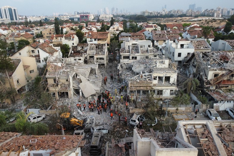 Israeli rescue teams on the site of a retaliatory impact of Iranian ballistic missiles into residential buildings in Rishon Lezion, near Tel Aviv, Israel, June 14, 2025.