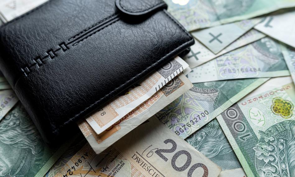Savings accounts, deposits, bonds. This is how he saves the most Poles