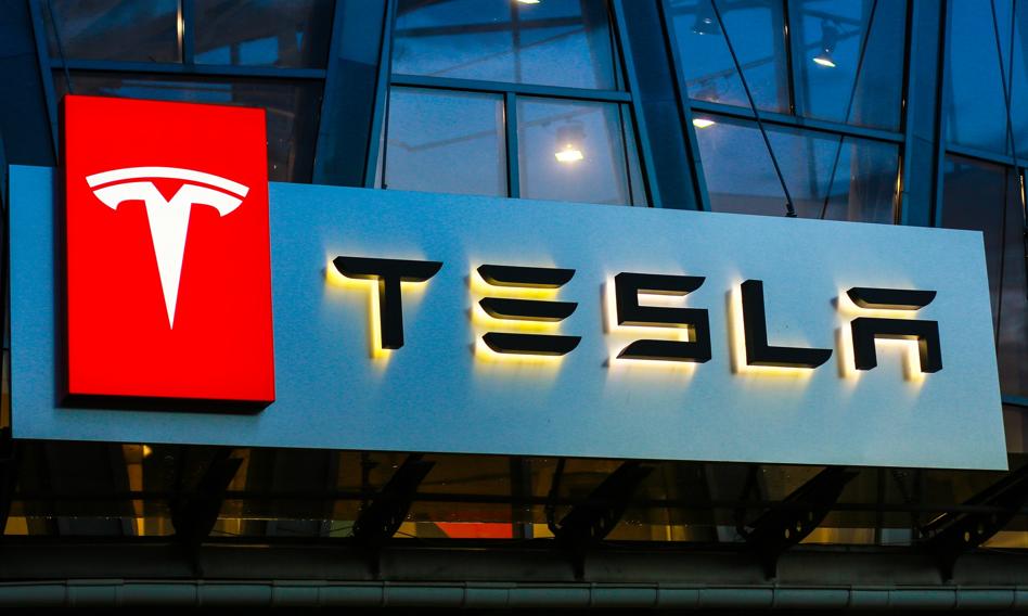 French drivers sue Tesla. 