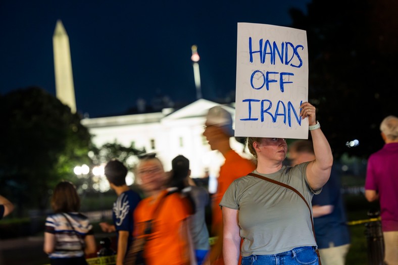 "Hands away from Iran". Protest in front of the White House. Washington, June 21, 2025