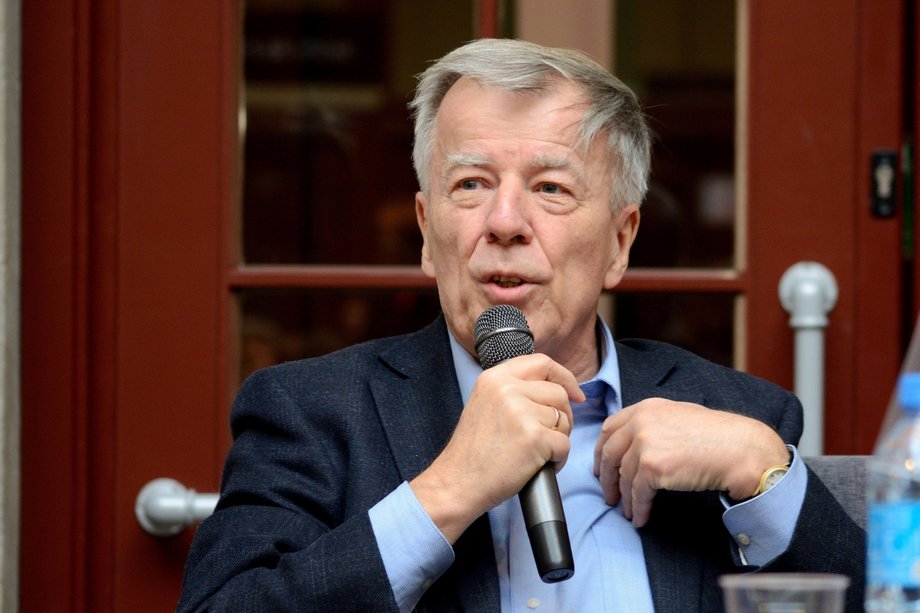 Professor Jan Miodek