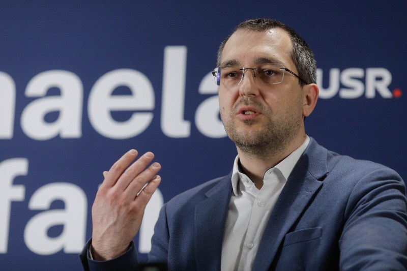 Vlad Voiculescu: Romania's budget is intensive care, and the Minister of the Environment has just broken 120 million lei for electric cars for mayors