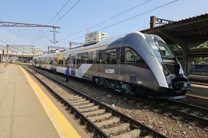 Photo what the Diesel train made of Pașcani looks like. Was officially presented on Thursday, over 10 years after the construction began