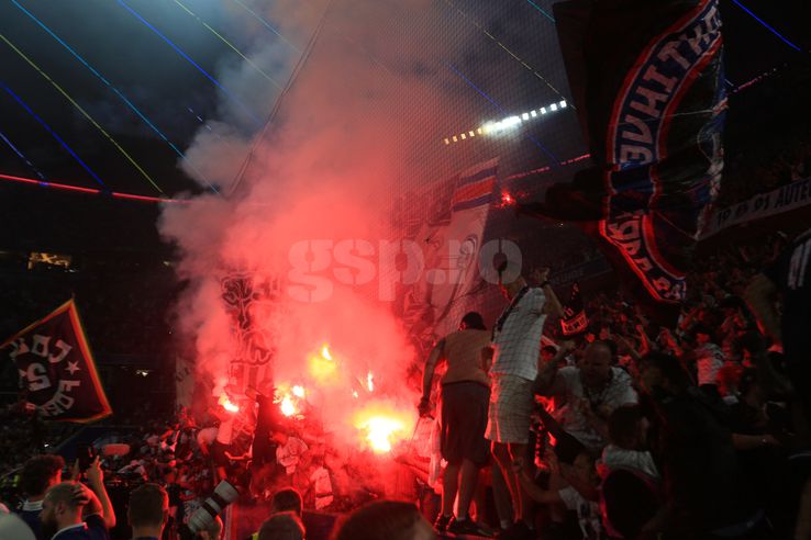 Pyrotechnic show of the fans of PSG, in the Champions League final. Photo: Ionuț Iordache (gsp.ro)