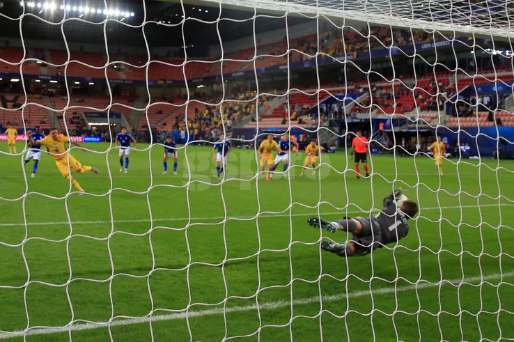 Louis Munteanu, penalty missed in Italy U21 - Romania U21 // Photo: Ionuț Iordache (GSP)