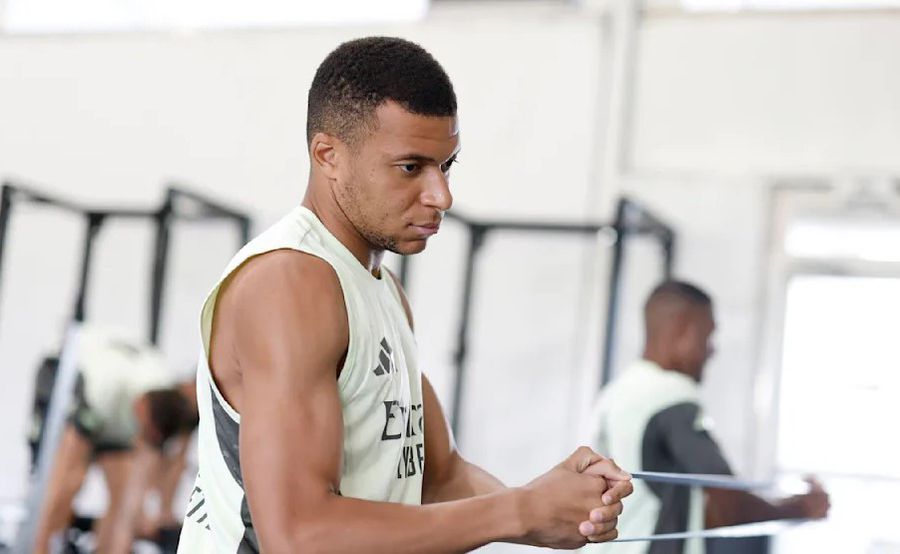 Kylian Mbappe pulls loudly to the room to catch Real Madrid's matches from the advanced phases of the club World Cup How many kilograms Kylian Mbappe lost in the hospital! »Real Madrid publishes the medical booklet of the French striker