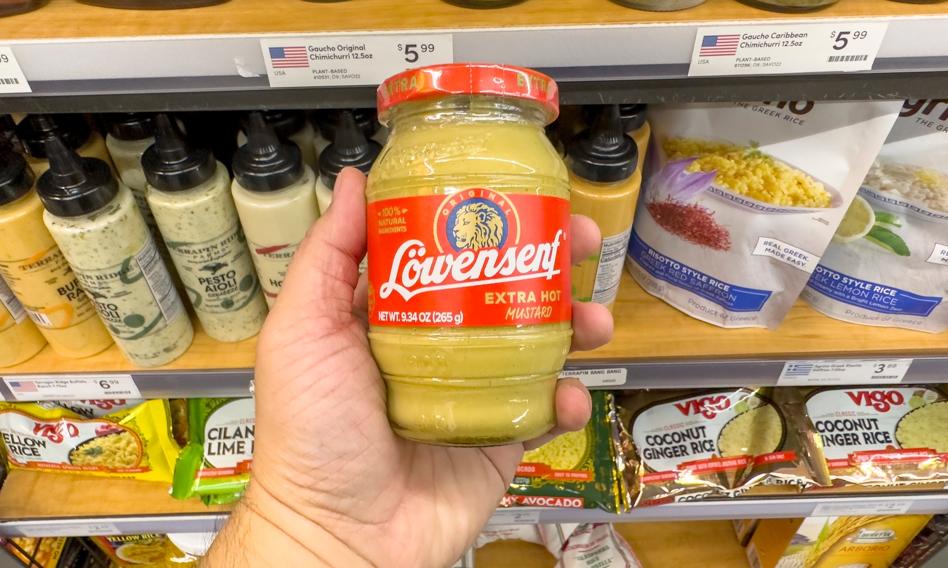 After 60 years, they close the cult mustard factory. The entire crew will lose their job