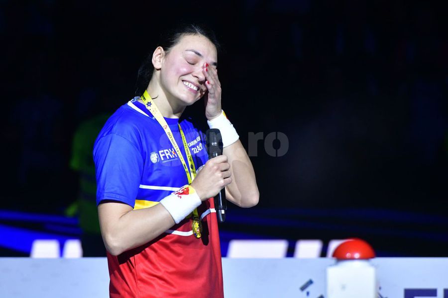 Cristina Neagu, în lacrimi după ultimul meci oficial din carieră / Foto: Cristi Preda GSP De la glorie la adio » Totul despre cariera Cristinei Neagu: debutul briliant la Mondialul din Franța, accidentările care i-au adus durere și revenirea acasă