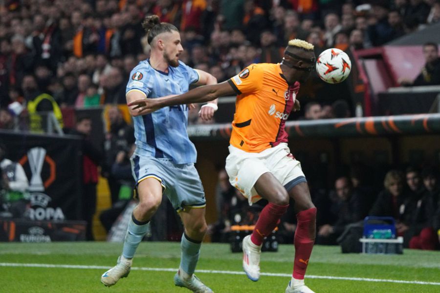 Victor Osimhen (right) was a real nightmare for Radu Drăgușin / Photo: Imago Ultimatum for Victor Osmhen! »The Nigerian striker has a colossal contract on the table + the club is pressing