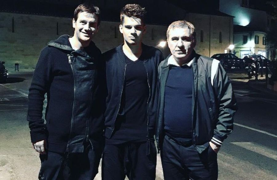 Ianis Hagi goes to Cristi Chivu's hand: 