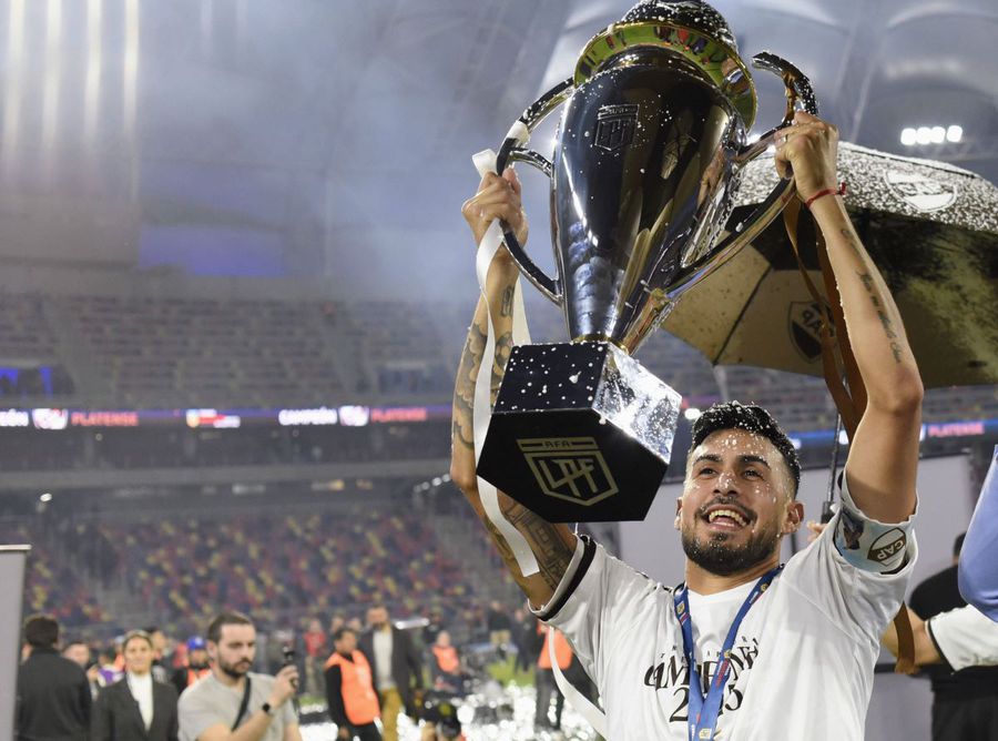 Directly in history! Won the title after 120 years! »The new champion has a population how much volunteers