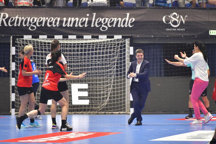 Nicușor Dan went down to the game. Photo: Cristi Preda
