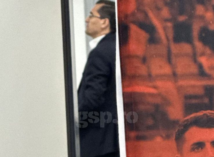 Răzvan Burleanu in front of the locker room / photo: GSP