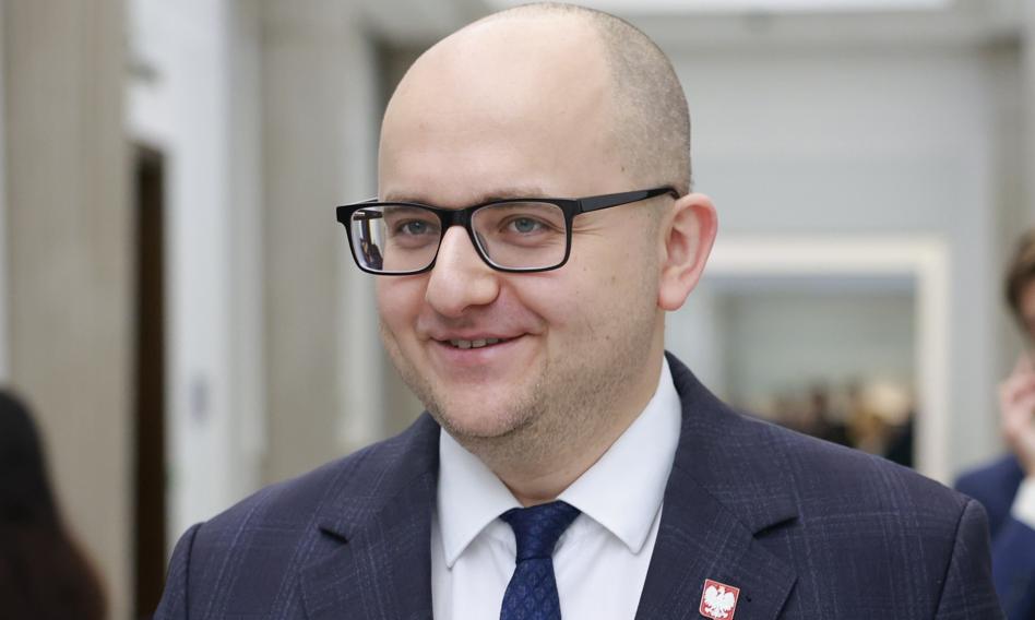 From custody to the Sejm and immediately punishment. Matecki translates from the loss of salary