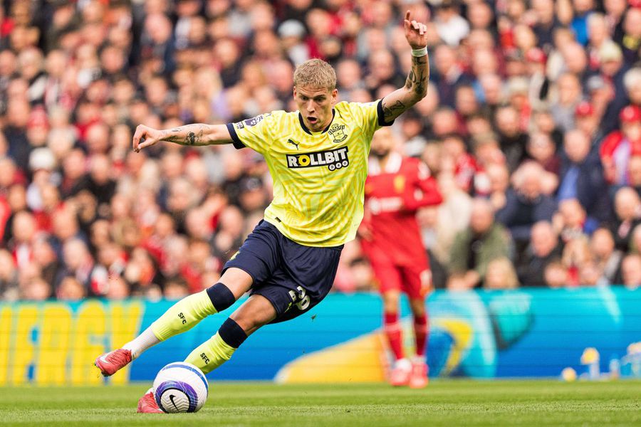 Albert Gronbaek (Southampton), in action at a Premier League / Photo: Imago match Dan Șucu gives the first blow to Genoa! »Transfer from France an international that has played to the Premier League