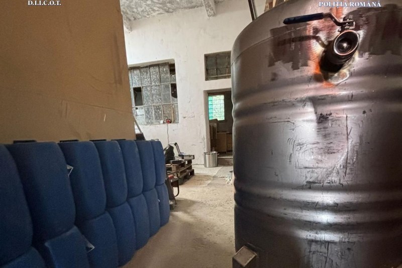 Video a large synthetic drug laboratory, discovered in Brasov county. Two people were detained