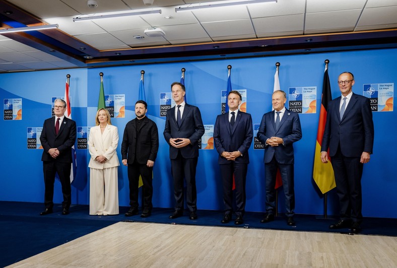 Keir Starmer, Giorgia Meloni, Wołodymyr Zelnski, Mark Rutte, Emmanuel Macron, Donald Tusk and Friedrich Merz at the NATO summit in Hague, June 25, 2025.
