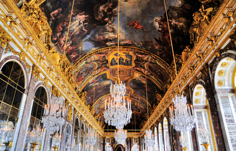 Speaking statues at Versailles Palace with the help of artificial intelligence