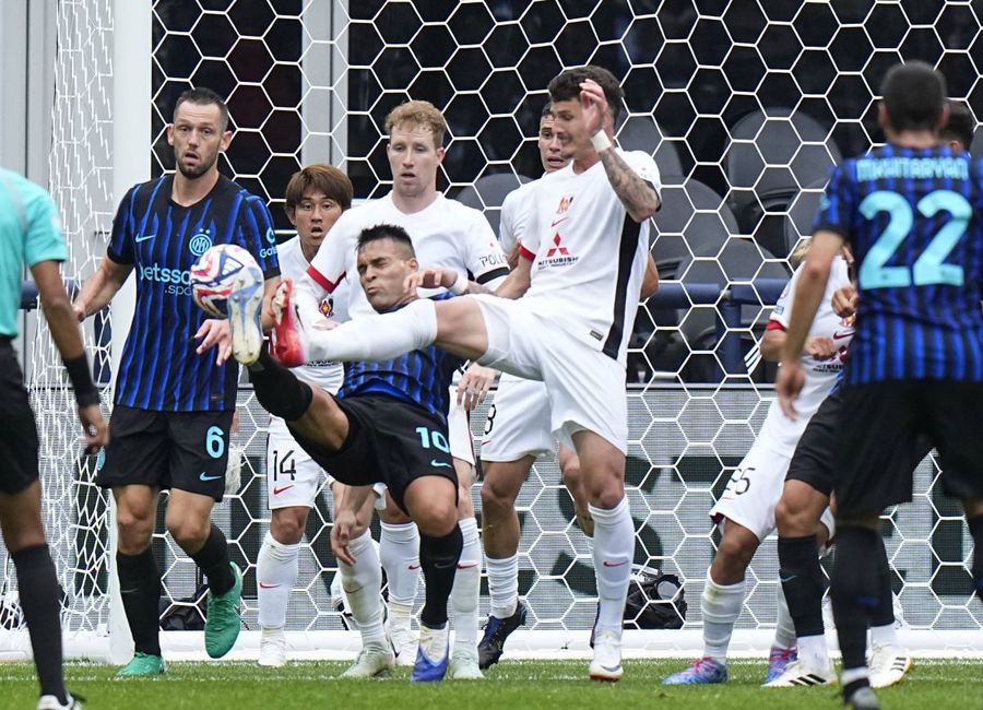 Captain Lautaro Martinez, who also marked at 1-1 with Monterrey, started Remontada lui Inter with Urawa Reds (2-1) / Photo: Imago Coat alert at Cristi Chivu's next game? »How can they qualify together in
