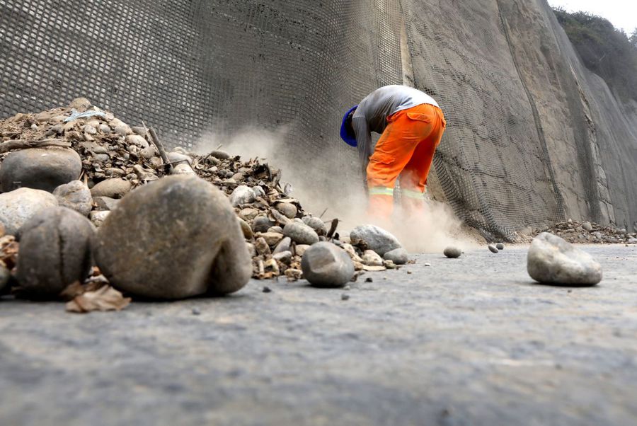 The consequences of the earthquake produced in Peru Sunday near the capital Lima / Photo: Imago The earthquake interrupted the match for 35 minutes! »The fans panicked: A cloud of dust wrapped the stadium