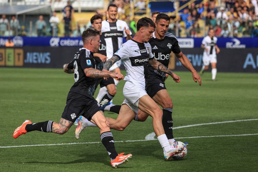 Dennis Man, here I miss the equalization at the end of the match Parma - Como 0-1 / Photo: Imago Dennis Man is warned by his former coach