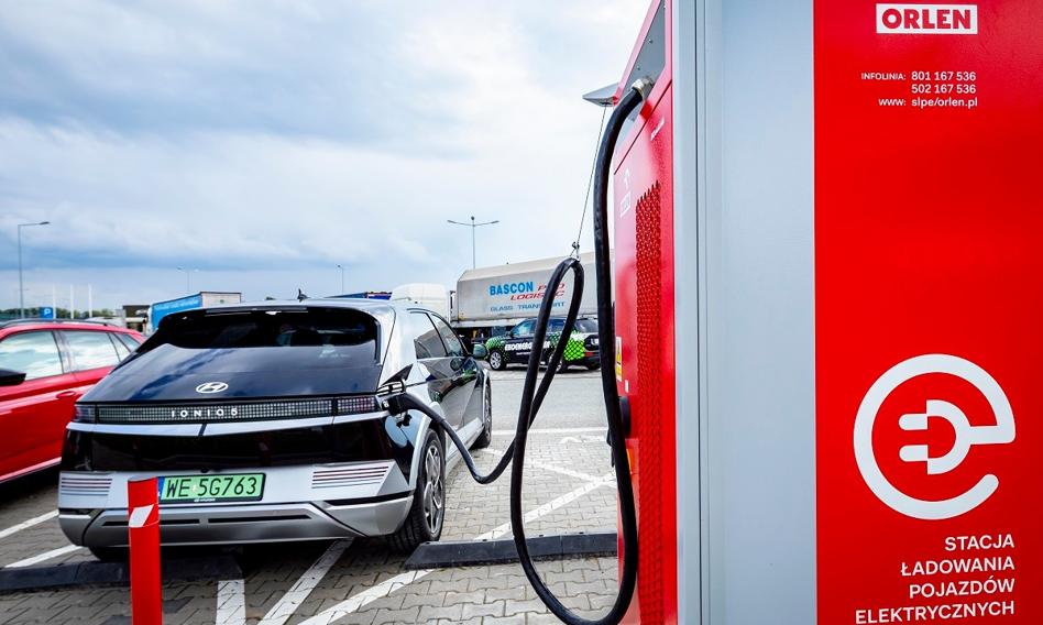 Poles do not believe that electrics will deduct internal combustion cars within a decade