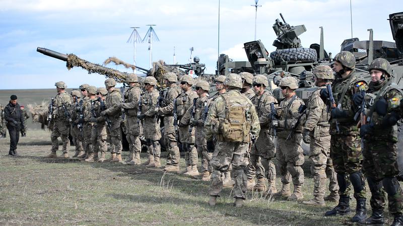 NATO military in an exercise in Romania, photo: hotnews.ro / Victor Cozmei