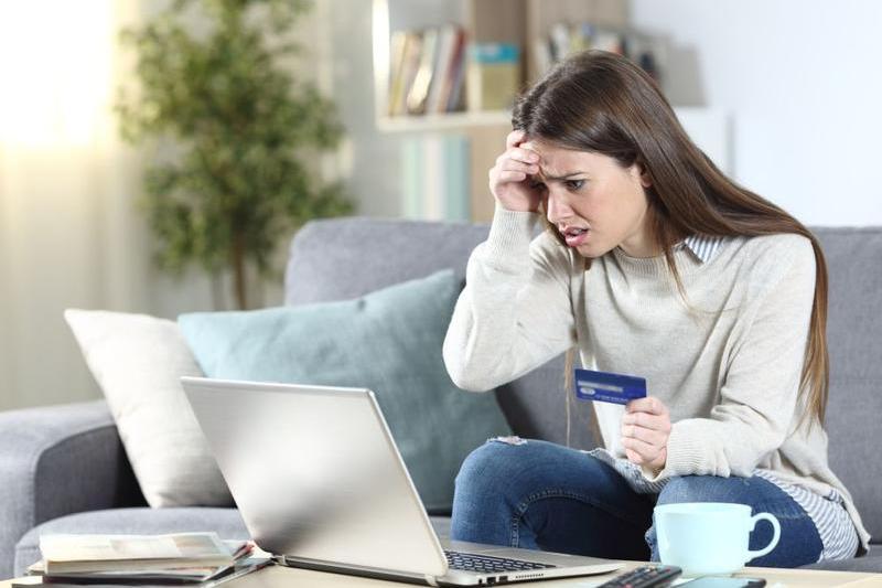 Online Frauda, Photo: Antonio Guillem / Dreamstime.com