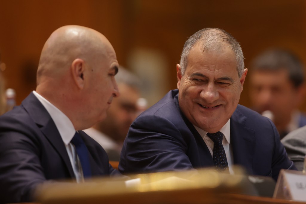 Marian Neacșu and Ilie Bolojan, at the government's investment vote, June 23, 2025. Inquam Photos / George Călin