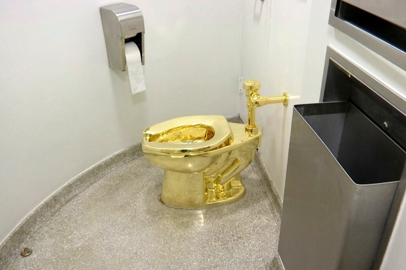 The punishment received by two men after theft of a $ 6 million toilet from the birthplace of Churchill